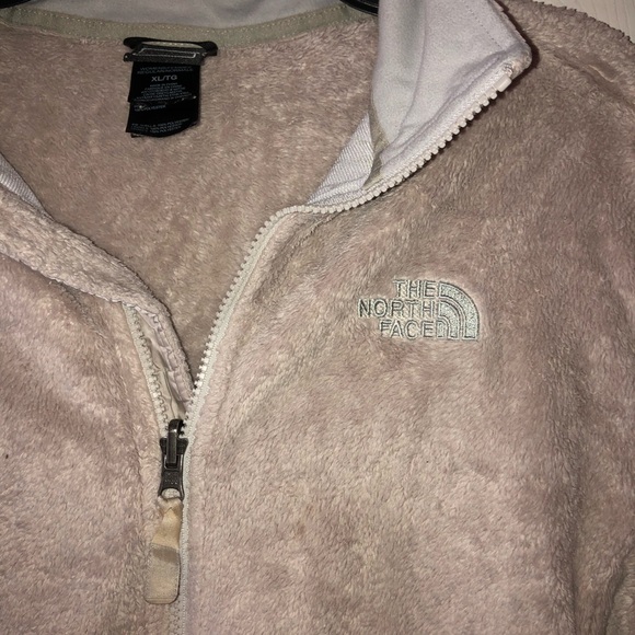 North Face sliver off white soft fluffy jacket - Picture 4 of 6